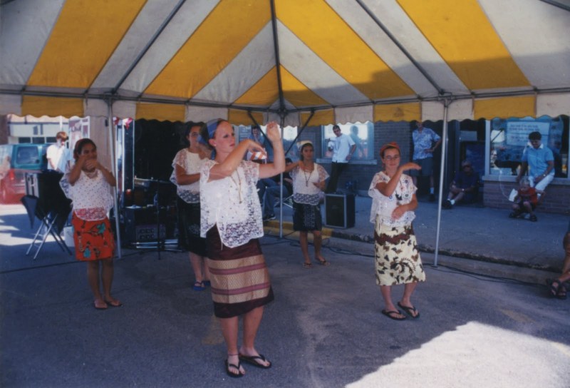 Taste of Postville ethnic dancers 08_26_2001.jpg