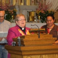 Pastor Nancy Larson leads prayers.JPG